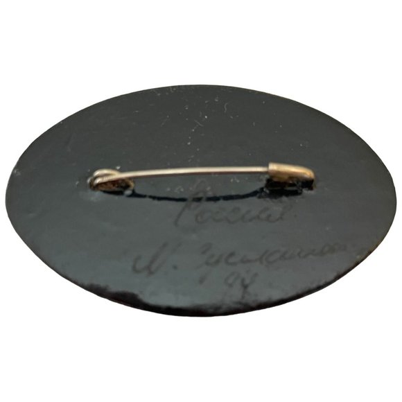 Brooch Pin Beautiful Folk Art Hand painted Russian Lacquered Finished - Picture 2 of 2